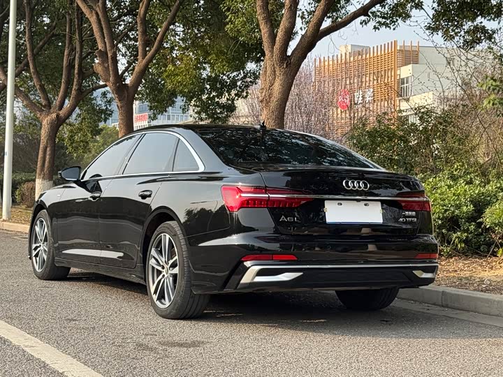 Фото 9 - Audi A6L