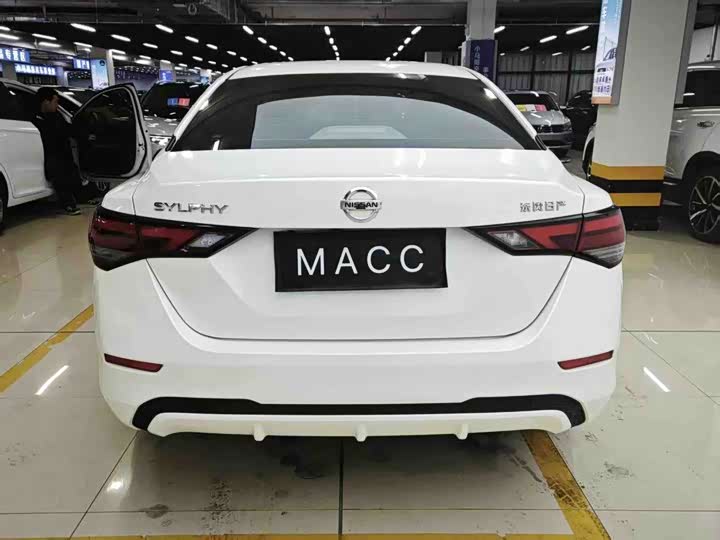 Фото 4 - Nissan Sylphy