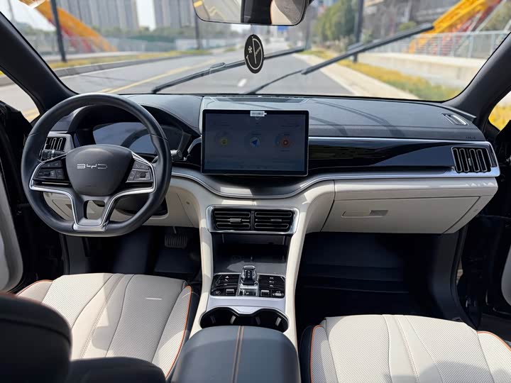 Photo 7 - BYD Song Plus Hybrid/EV