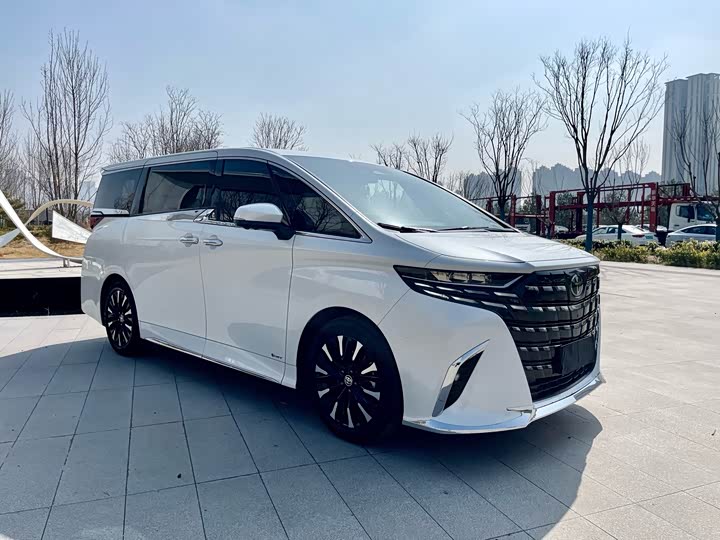 Photo 3 - Toyota Alphard