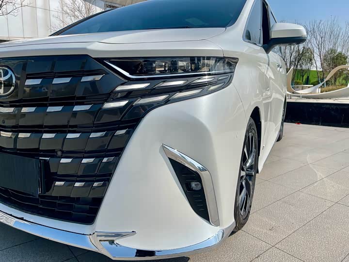 Photo 4 - Toyota Alphard