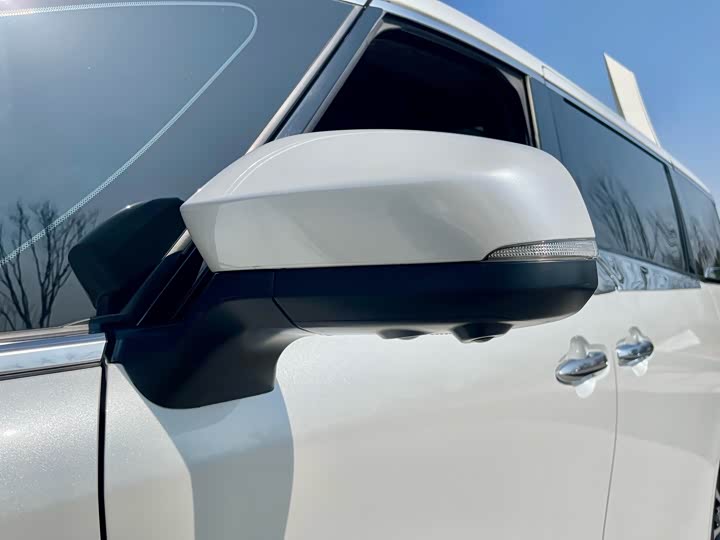 Photo 5 - Toyota Alphard