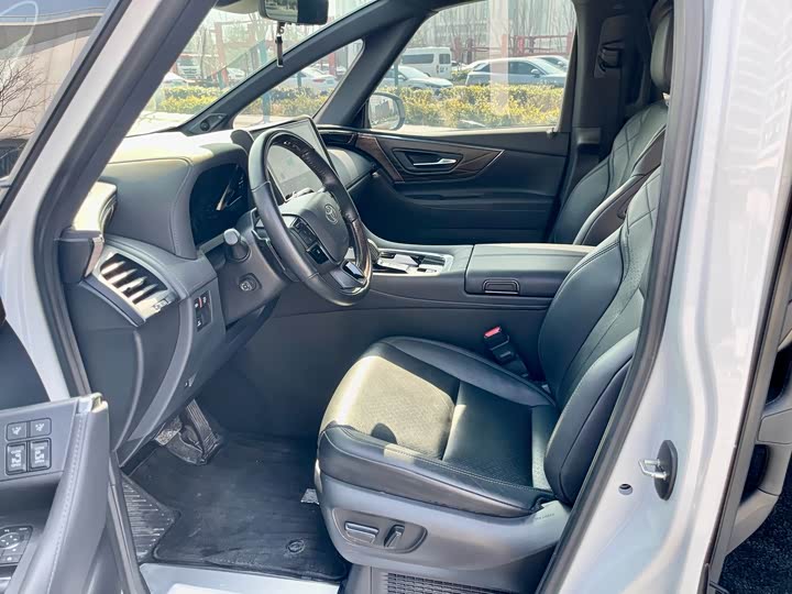 Photo 7 - Toyota Alphard