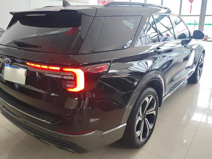 Photo 3 - Ford Explorer