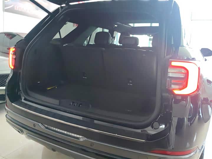 Photo 4 - Ford Explorer