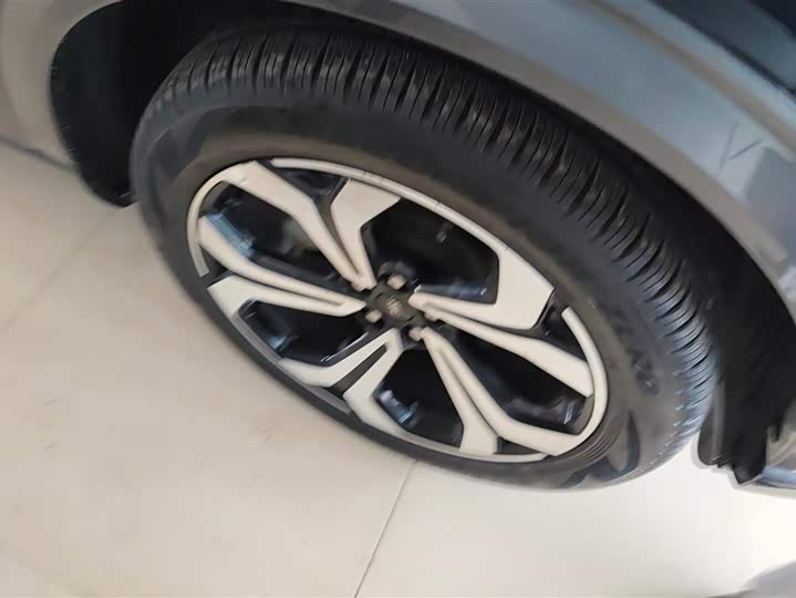 Photo 6 - Ford Explorer