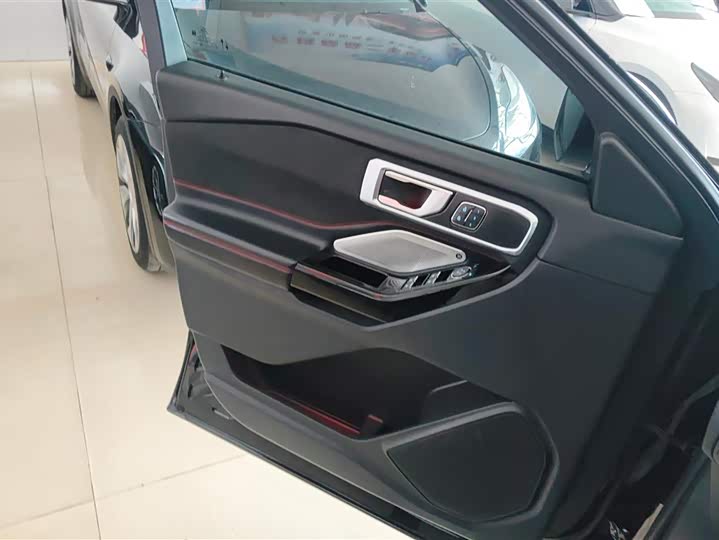 Photo 7 - Ford Explorer