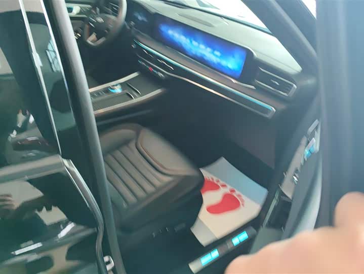 Photo 8 - Ford Explorer