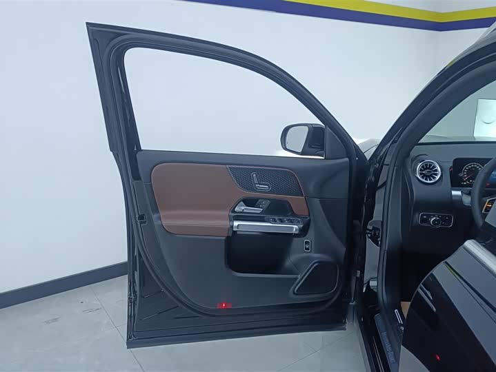 Фото 7 - Mercedes-Benz GLB-Class