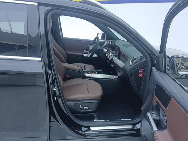 Фото 8 - Mercedes-Benz GLB-Class