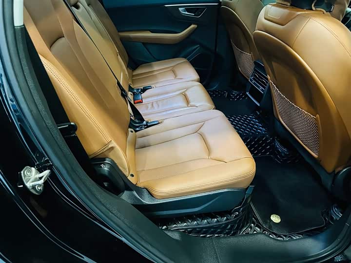 Фото 8 - Audi Q7