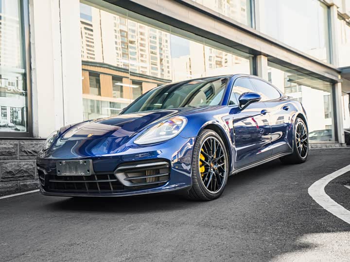 Photo 1 - Porsche Panamera