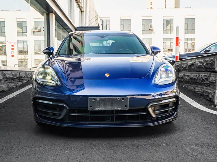 Photo 2 - Porsche Panamera
