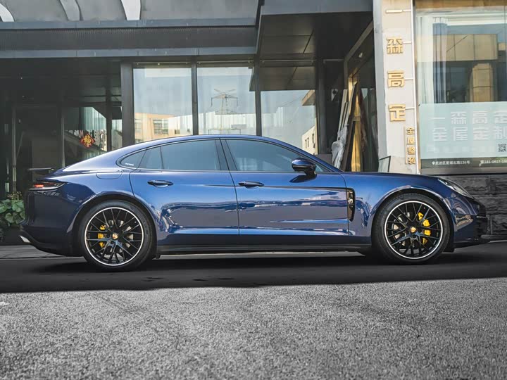 Photo 3 - Porsche Panamera