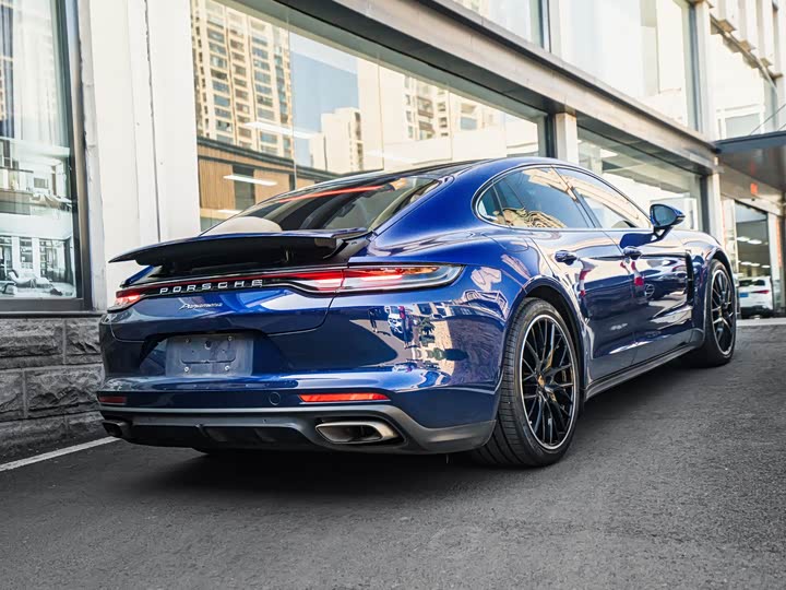 Photo 4 - Porsche Panamera