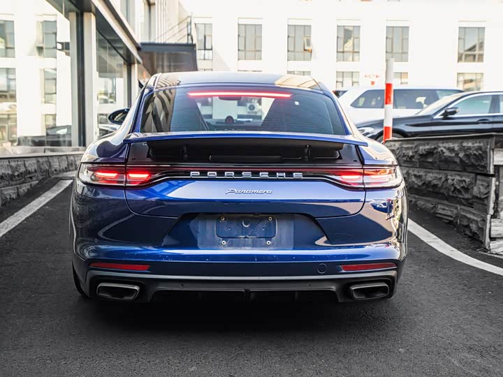 Photo 5 - Porsche Panamera