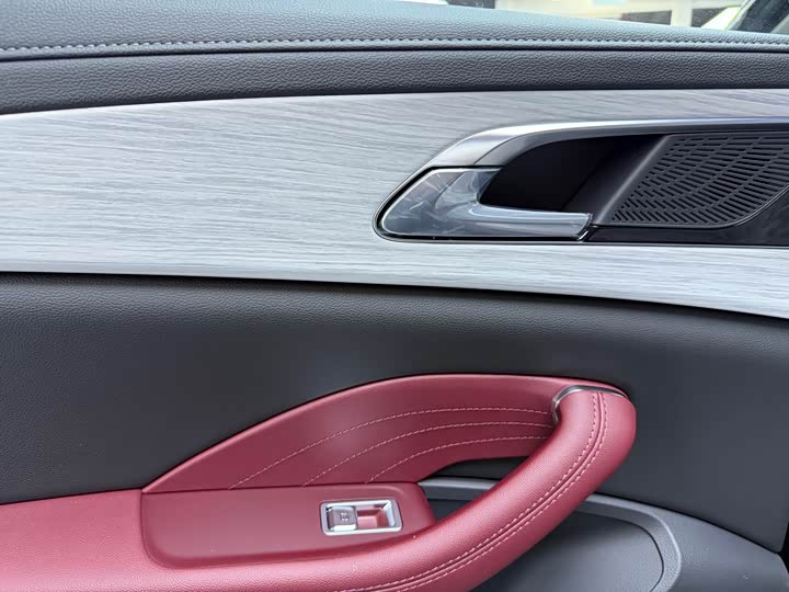 Фото 6 - Hongqi H5