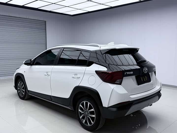 Photo 6 - Toyota Yaris L Hatchback