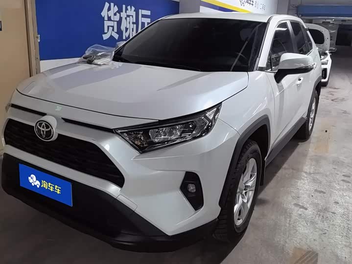 Фото 1 - Toyota RAV4