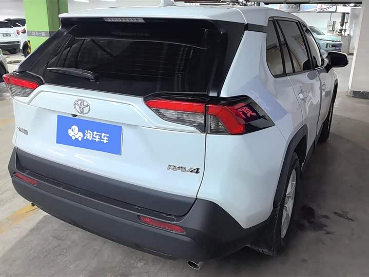 Фото 3 - Toyota RAV4