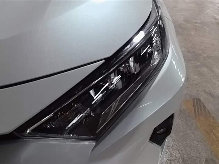 Фото 5 - Toyota RAV4