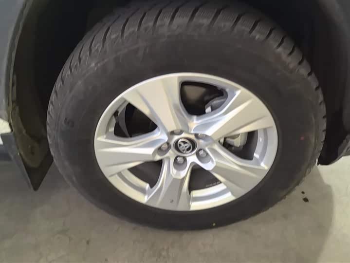 Фото 6 - Toyota RAV4