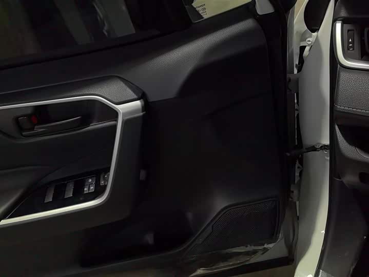 Фото 7 - Toyota RAV4