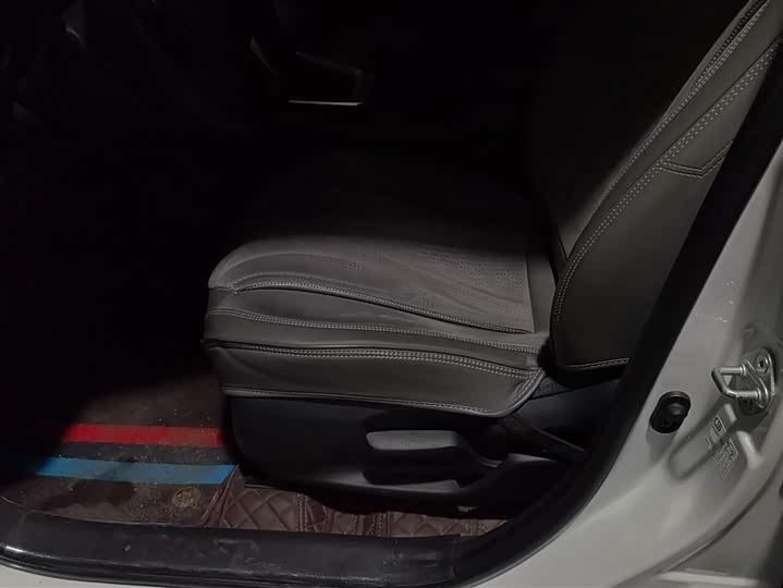 Фото 9 - Toyota RAV4