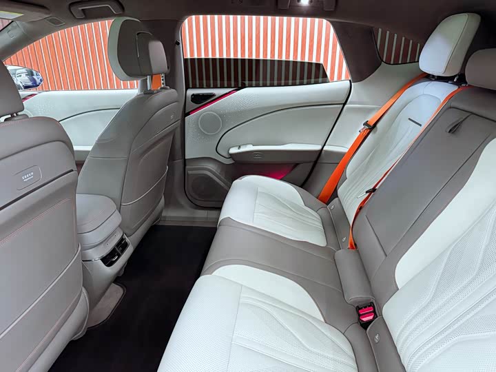 Фото 8 - Zeekr 007 GT