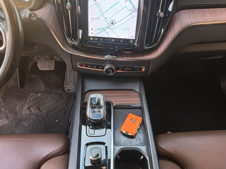 Фото 6 - Volvo XC60