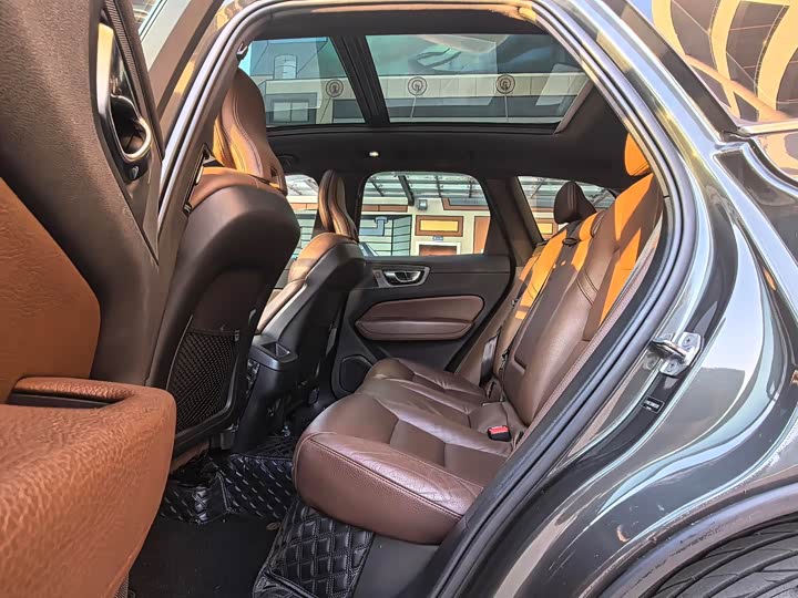 Фото 9 - Volvo XC60