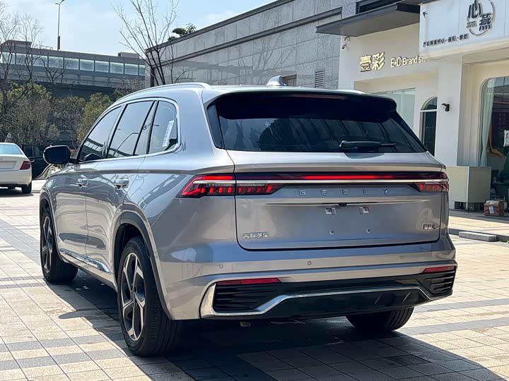 Фото 6 - Geely Monjaro