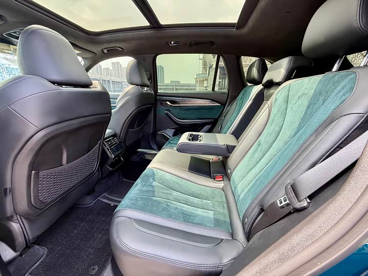 Фото 8 - Geely Monjaro