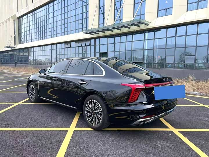 Фото 7 - Hongqi H5