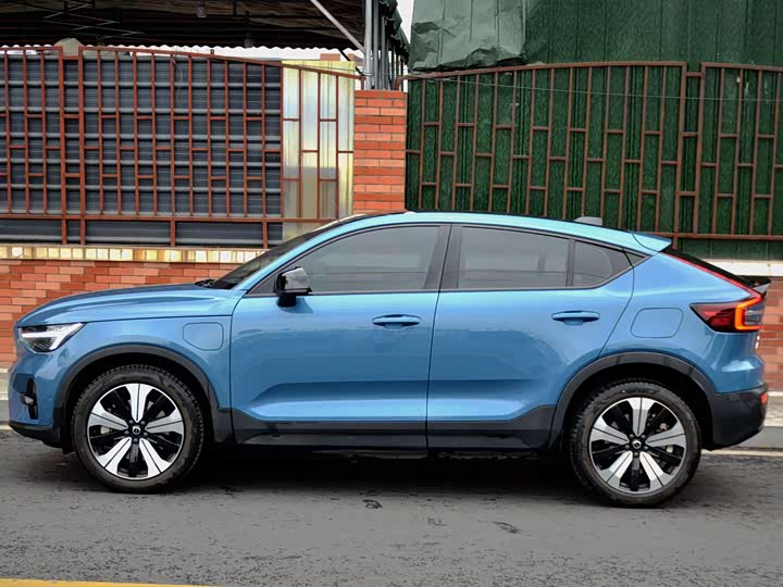 Photo 3 - Volvo C40