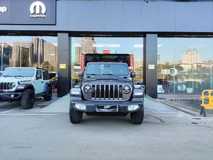 Photo 2 - Jeep Wrangler Hybrid