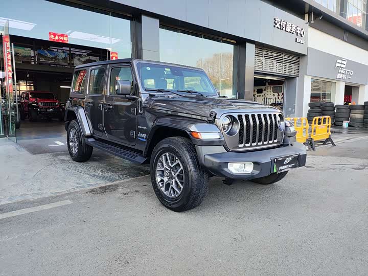 Photo 3 - Jeep Wrangler Hybrid
