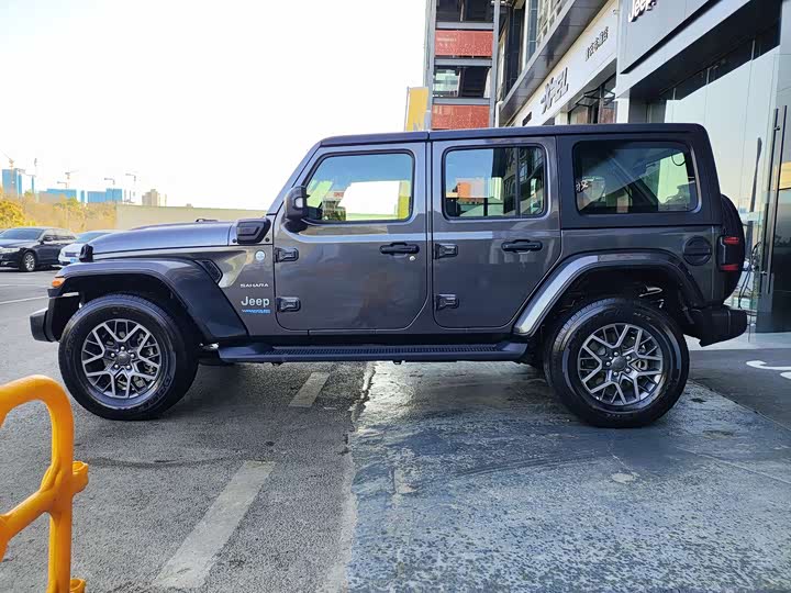 Photo 4 - Jeep Wrangler Hybrid