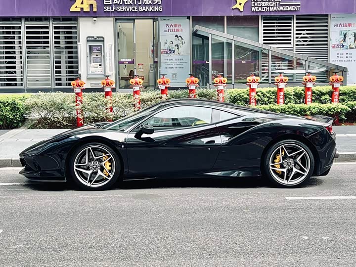 Фото 3 - Ferrari F8