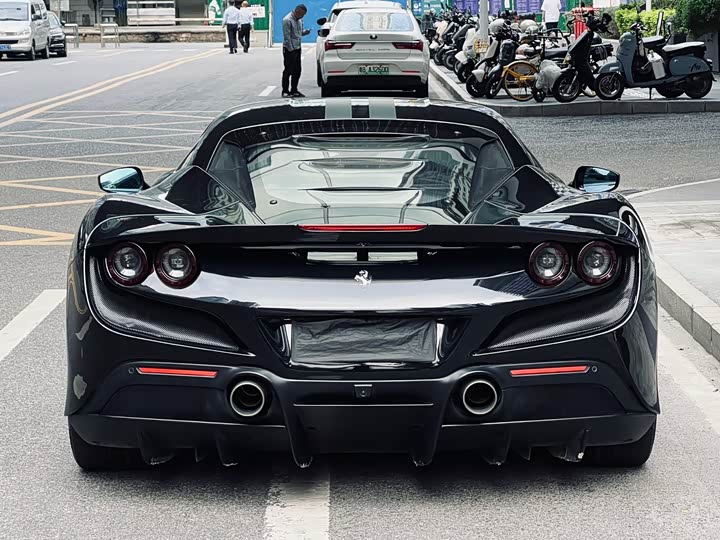 Фото 6 - Ferrari F8