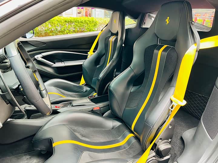 Фото 7 - Ferrari F8