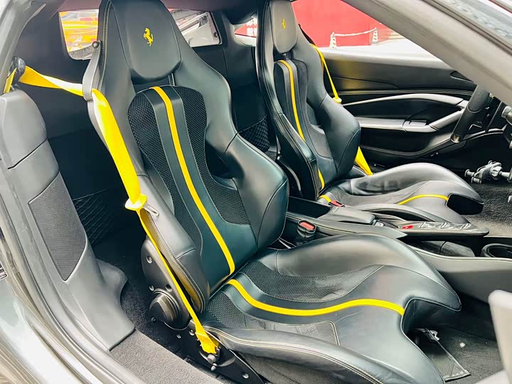 Фото 8 - Ferrari F8