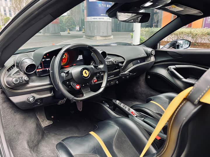 Фото 9 - Ferrari F8