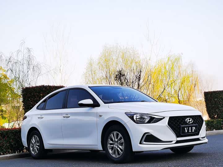Photo 3 - Hyundai Celesta