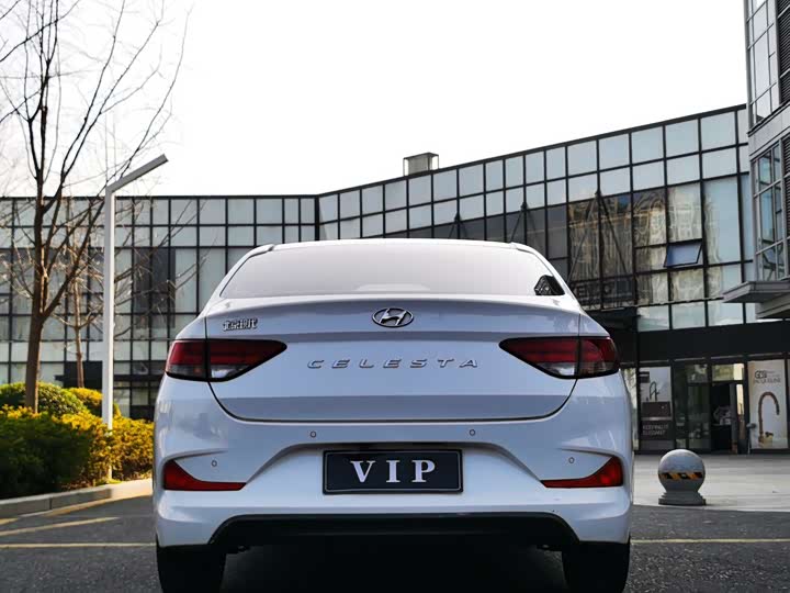 Photo 7 - Hyundai Celesta