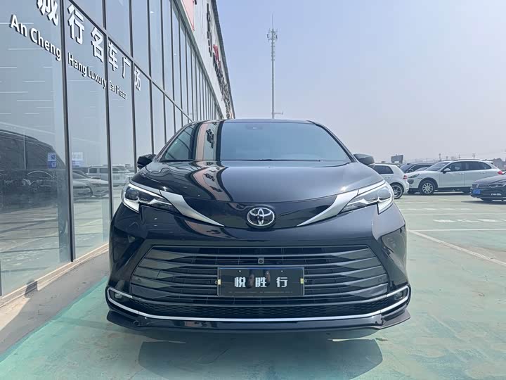 Фото 2 - Toyota Sienna