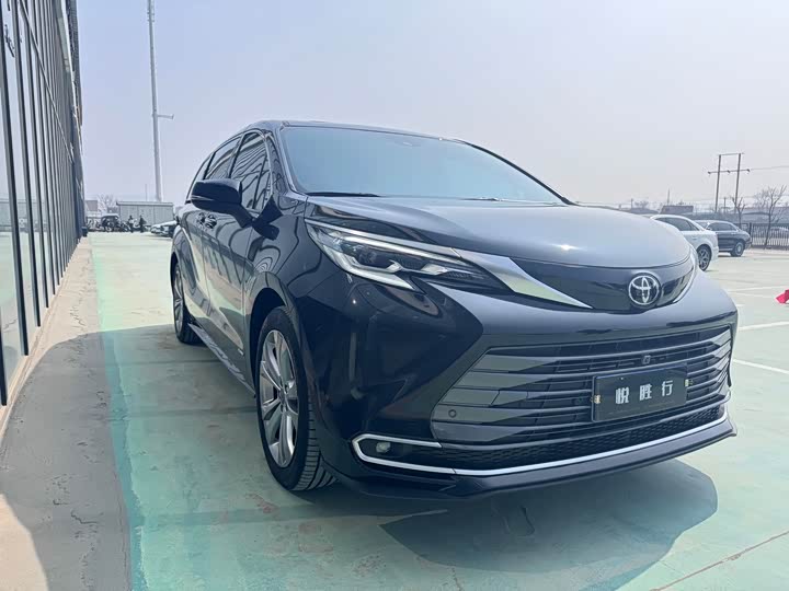 Фото 3 - Toyota Sienna