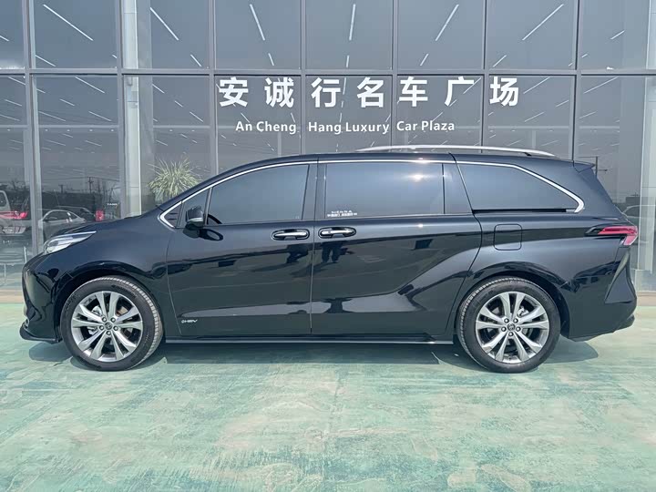 Фото 4 - Toyota Sienna