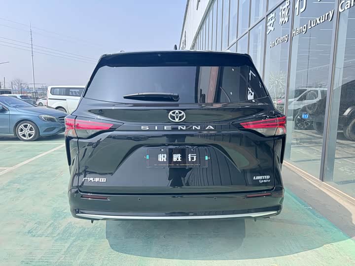 Фото 6 - Toyota Sienna