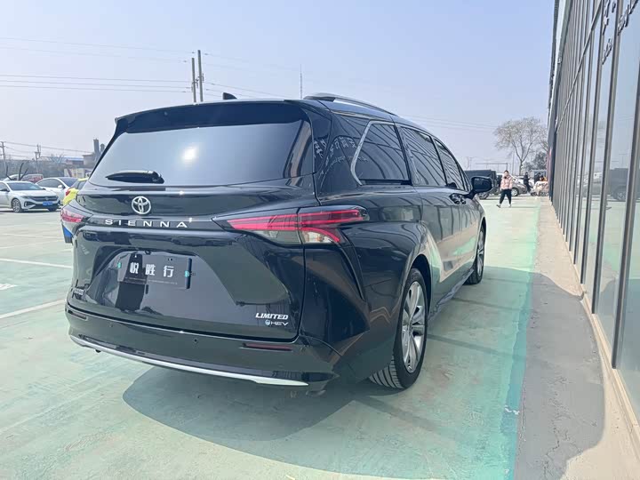 Фото 7 - Toyota Sienna